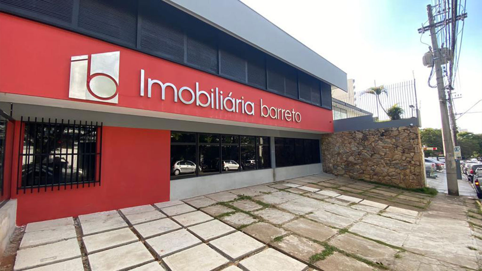 fachada feita em ACM para a imobiliaria barreto